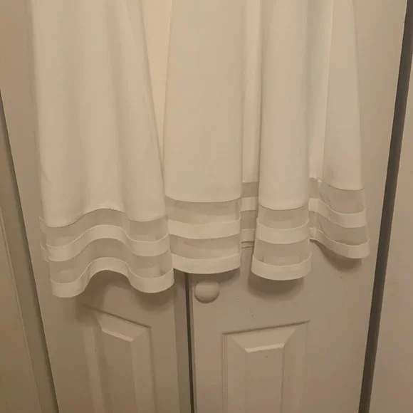 White sleeveless dress - Picture 4 of 4